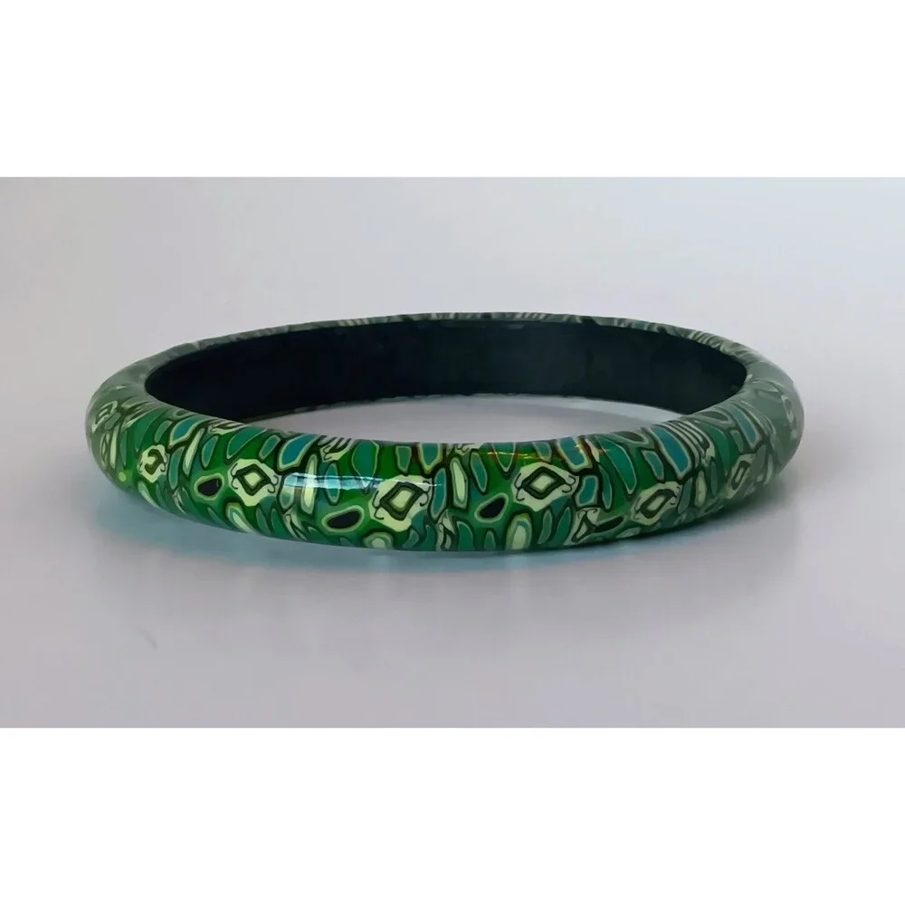 Unique Vintage Unsigned Artisan Vibrant Shades Of Green Bangle Bracelet 8 in